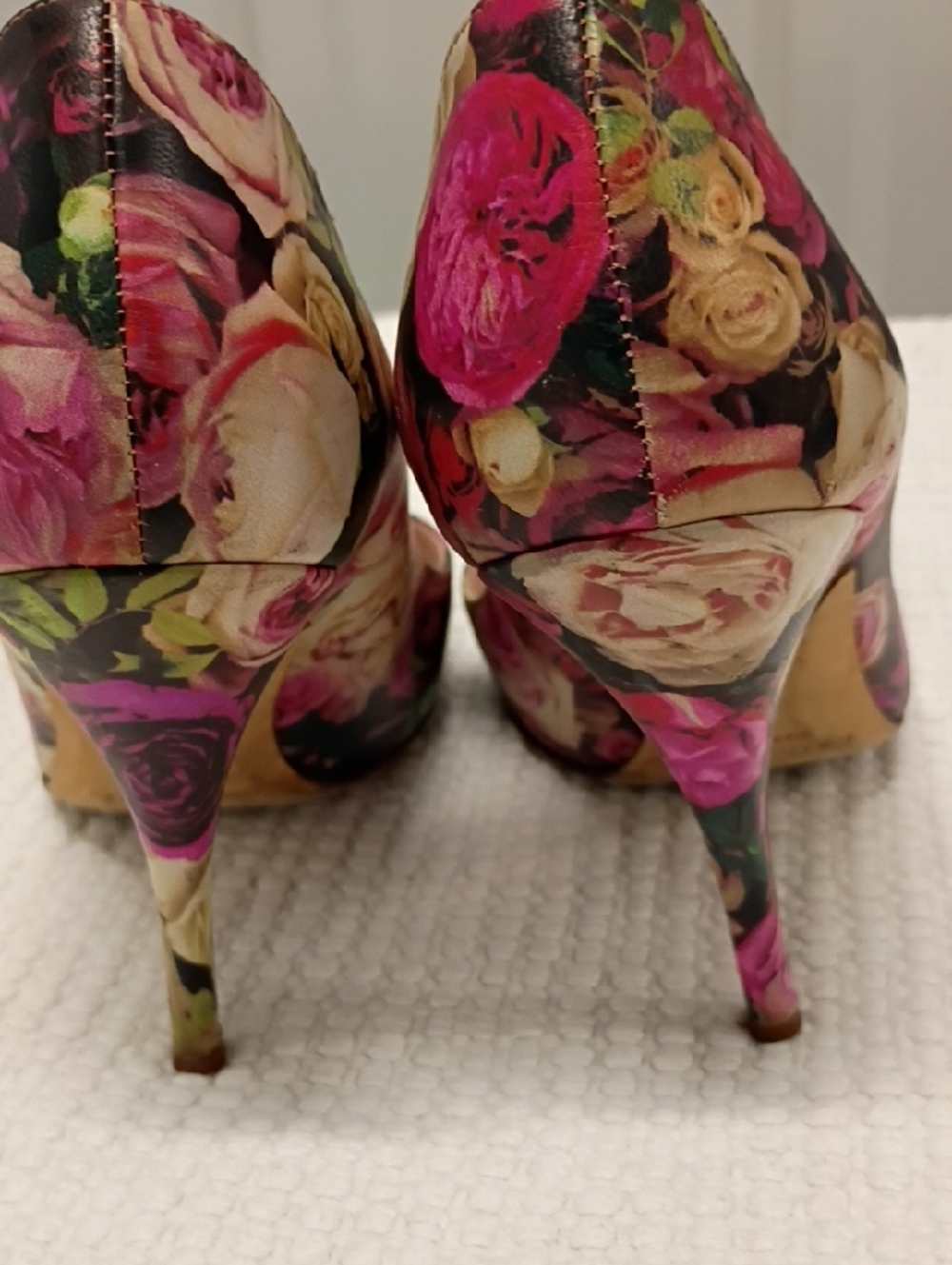 Kate Spade "Roses" Heels - Picture 6 of 6